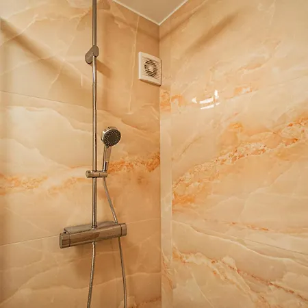 4bdr Old Town Flat By Church Of St Anne דירה *