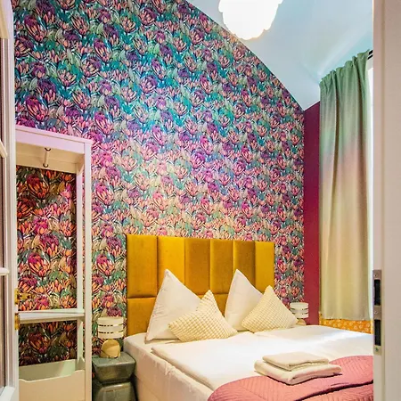 4bdr Old Town Flat By Church Of St Anne * Prague