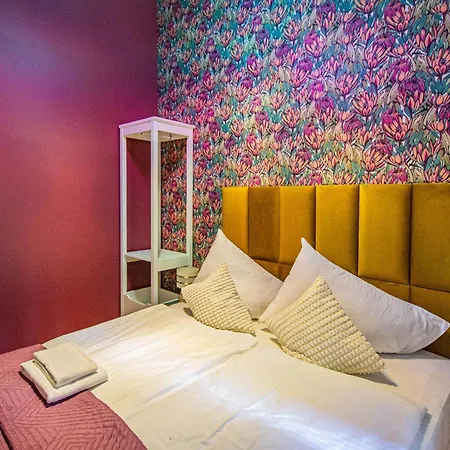4bdr Old Town Flat By Church Of St Anne Apartment *