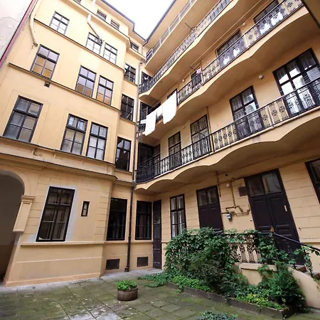 4bdr Old Town Flat By Church Of St Anne Apartmán *
