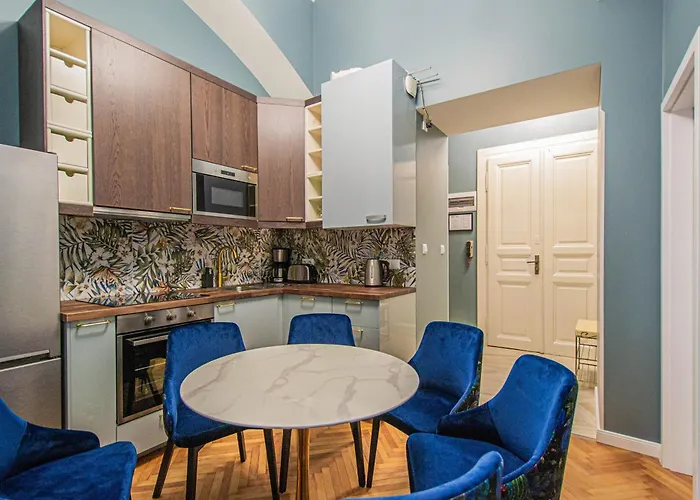 4bdr Old Town Flat By Church Of St Anne * Praha
