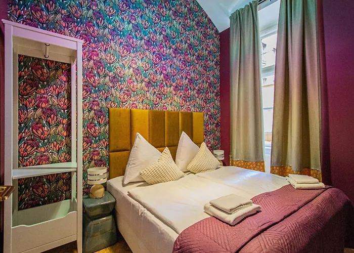 4bdr Old Town Flat By Church Of St Anne * Praha