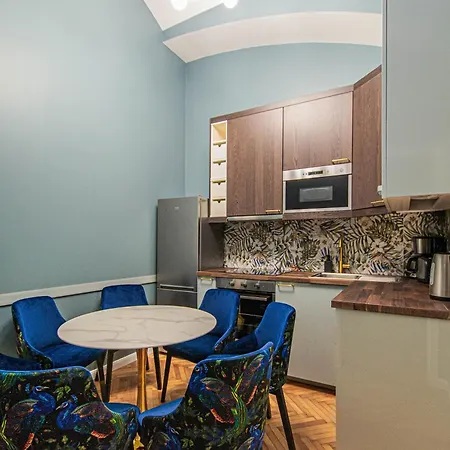 4bdr Old Town Flat By Church Of St Anne Appartement