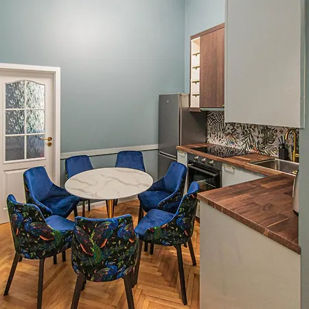 4bdr Old Town Flat By Church Of St Anne *